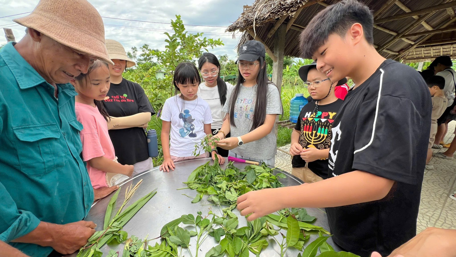 Tour trải nghiệm làm Nông tại làng du lịch cộng đồng Cẩm Kim (3)